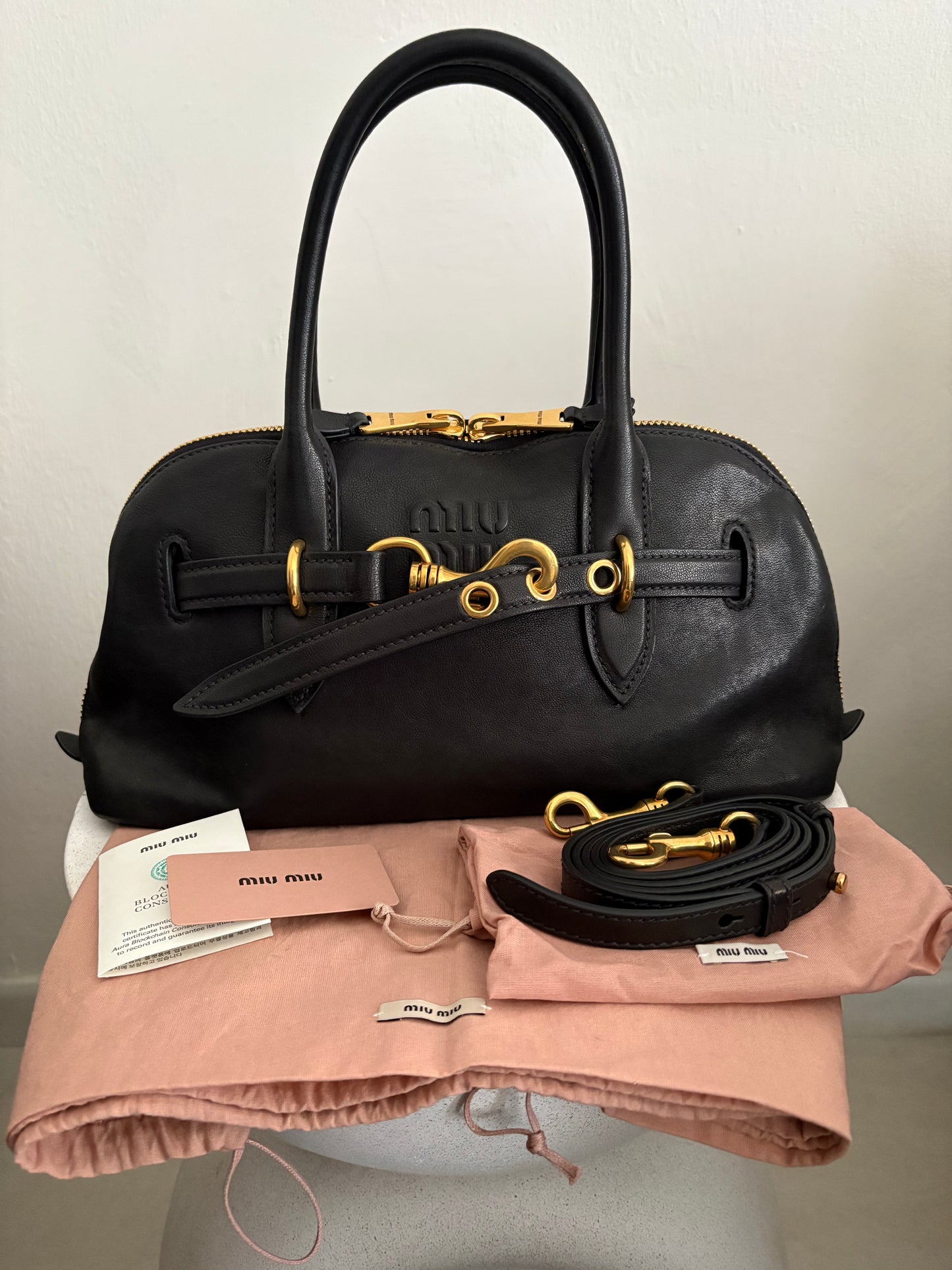 Miu Miu Aventure in pelle nera