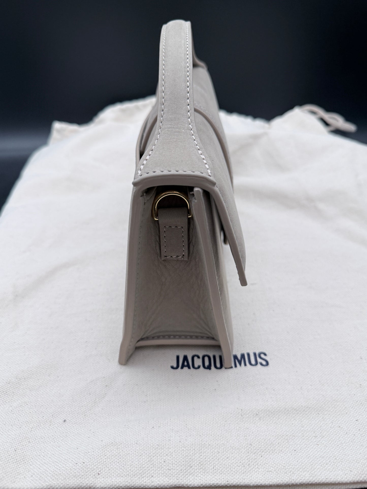 Jacquemus Le Grand Bambino in camoscio- Colore Tortora