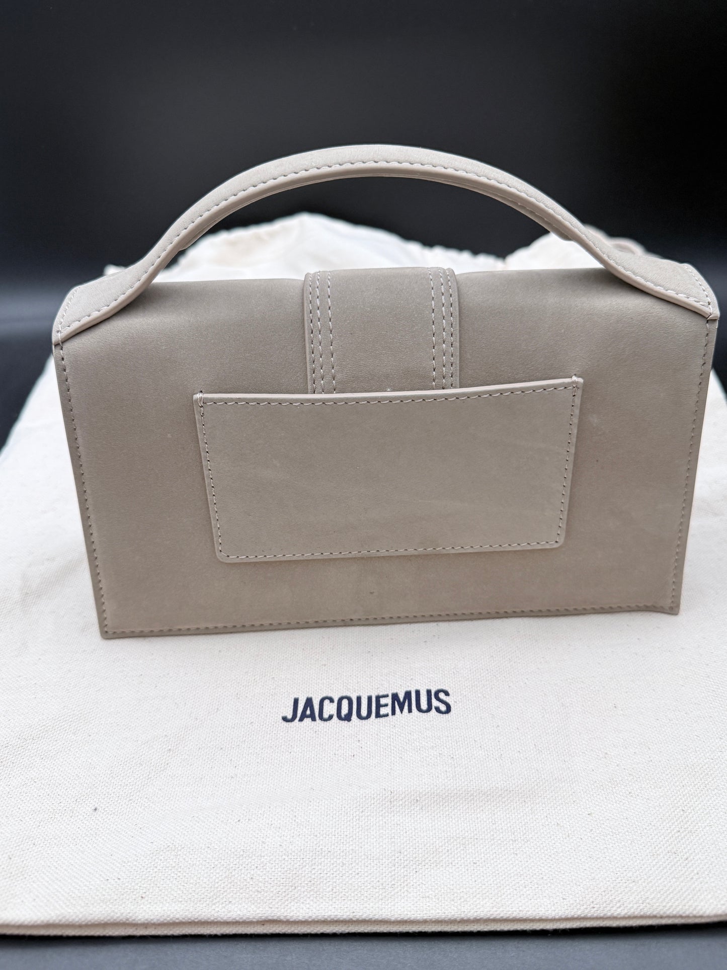 Jacquemus Le Grand Bambino in camoscio- Colore Tortora