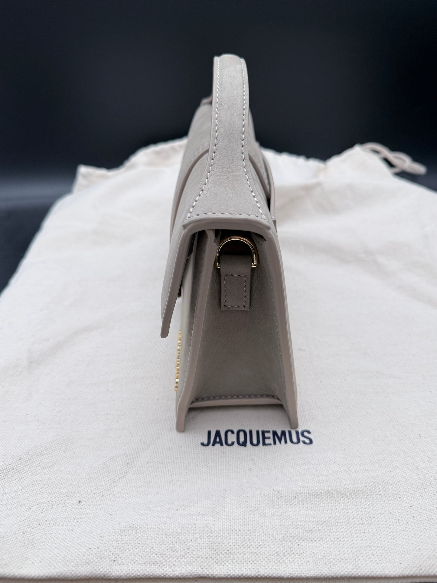 Jacquemus Le Grand Bambino in camoscio- Colore Tortora