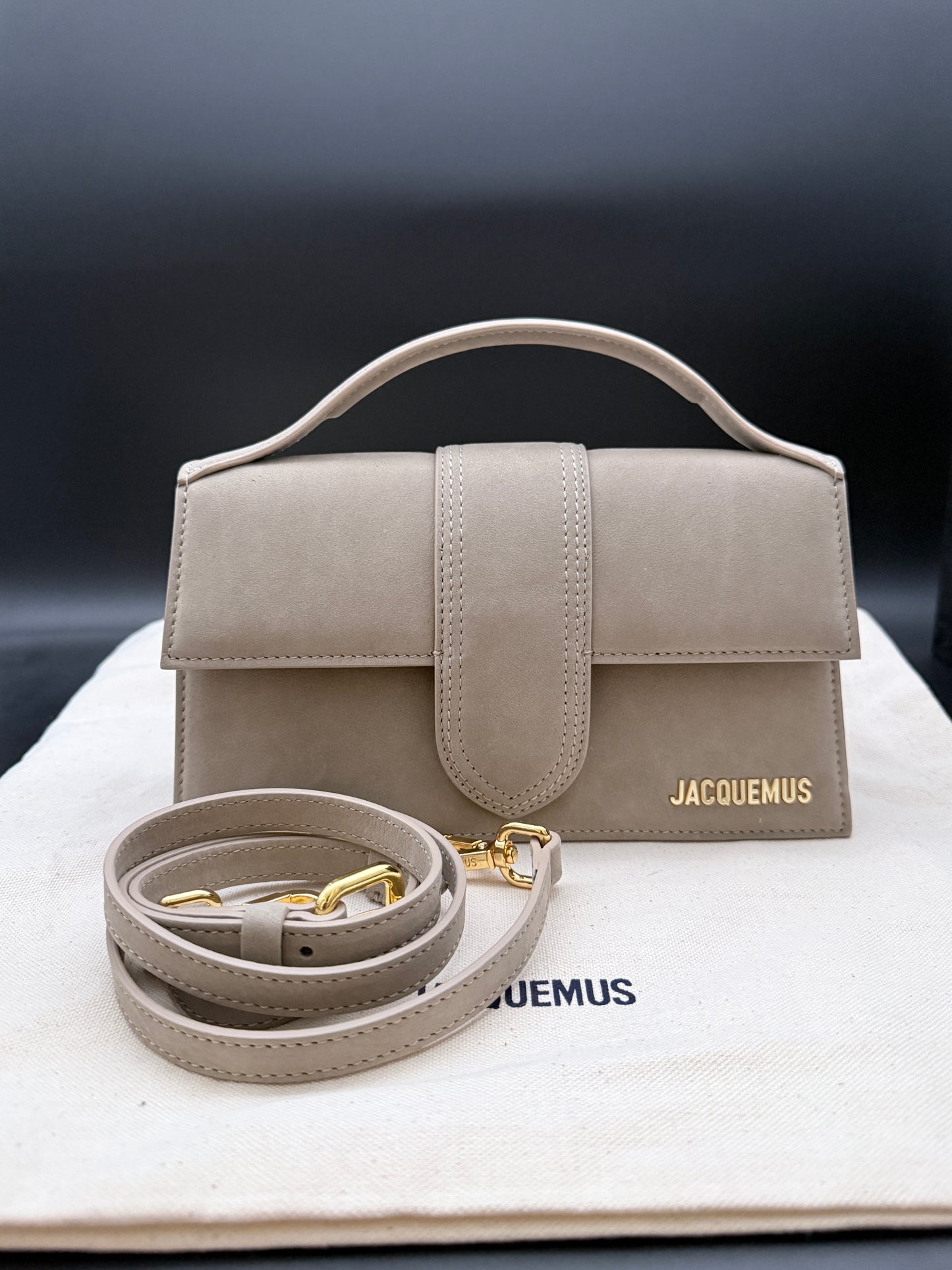 Jacquemus Le Grand Bambino in camoscio- Colore Tortora