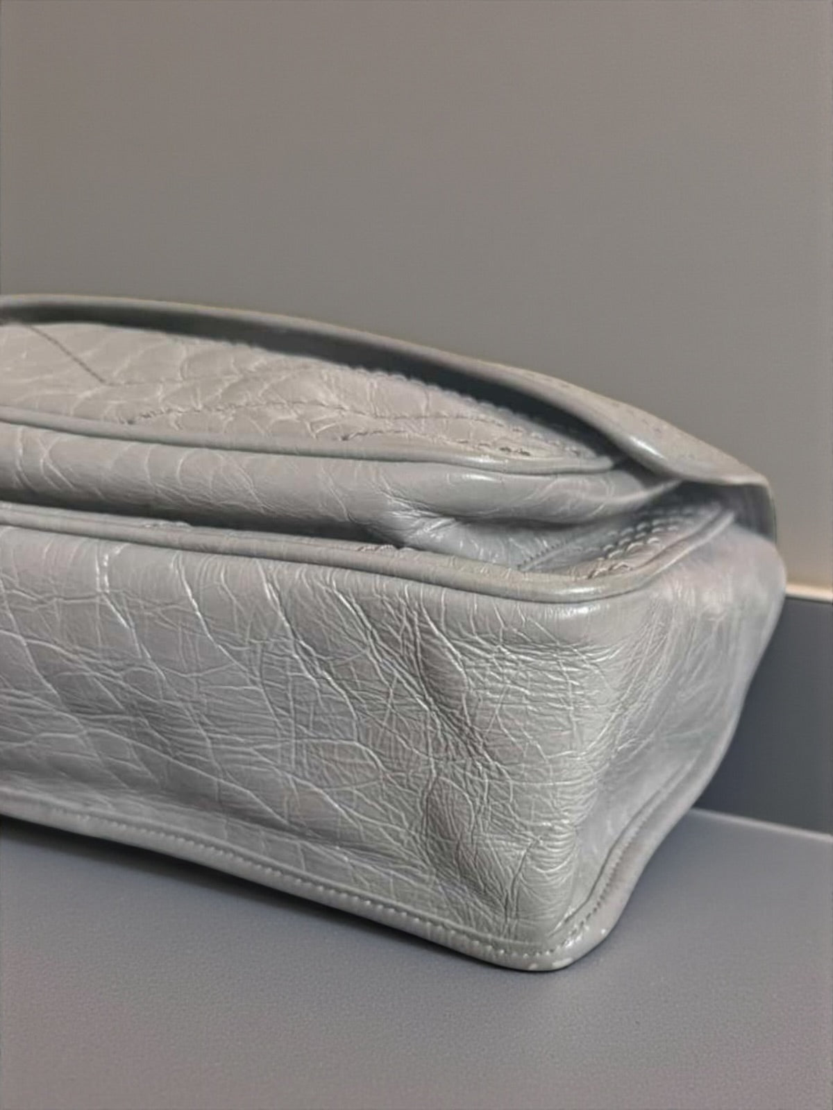 Saint Laurent Niki Media in Pelle Grigia