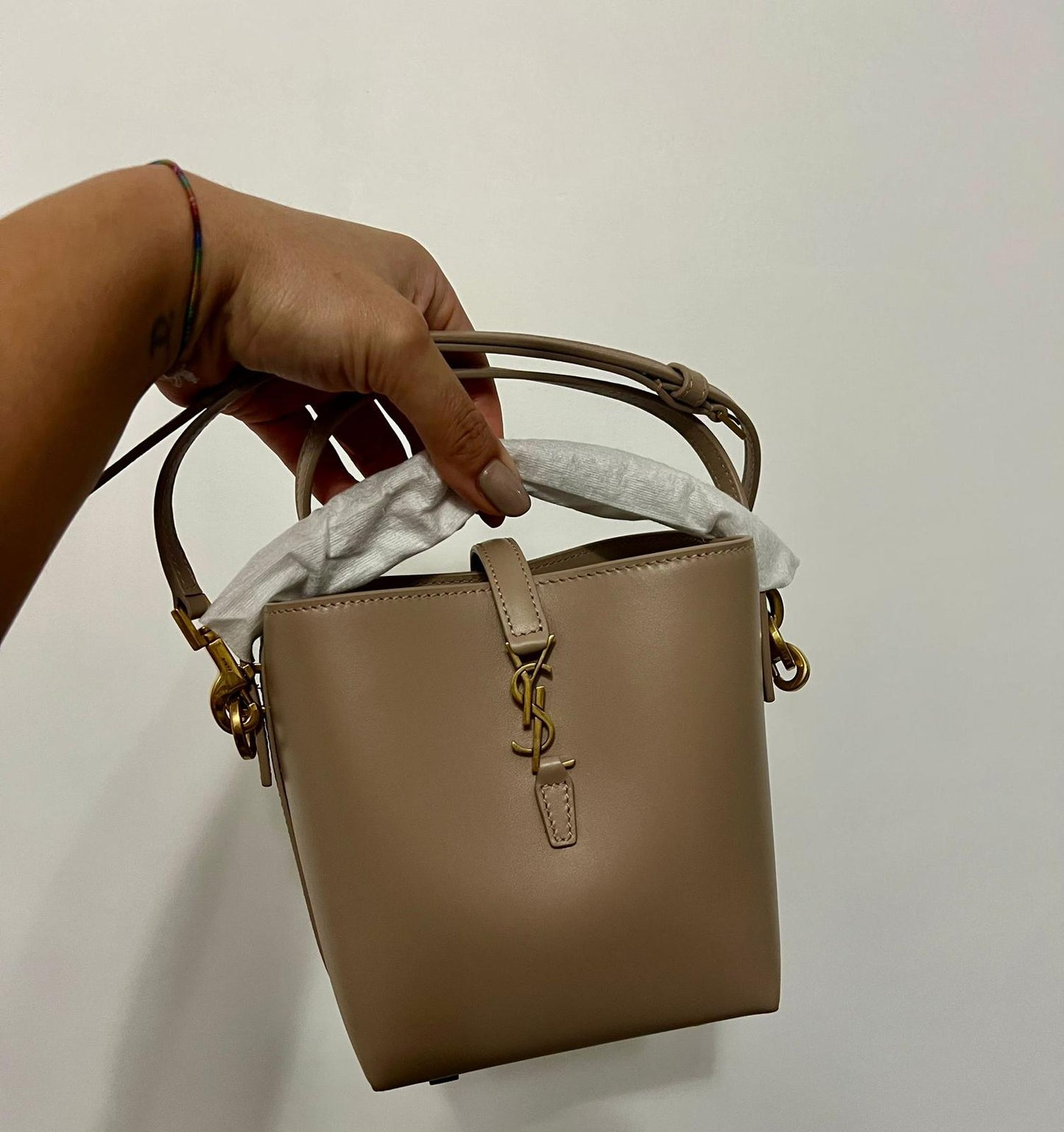 Saint Laurent Le 37 - Borsa a Secchiello in Pelle Beige