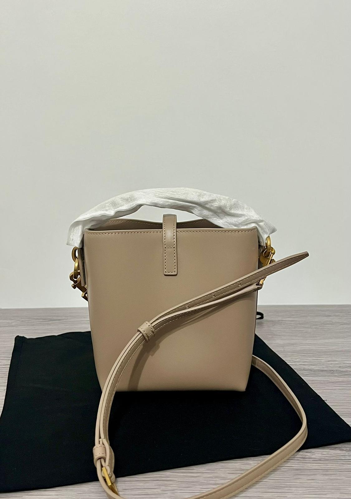 Saint Laurent Le 37 - Borsa a Secchiello in Pelle Beige
