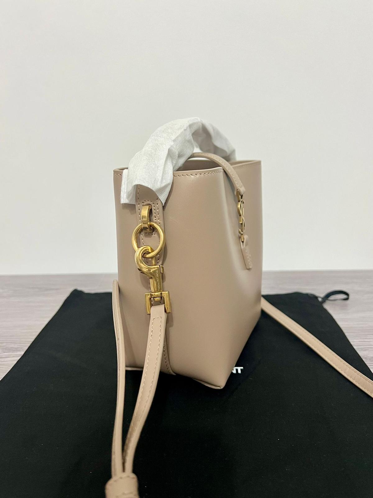 Saint Laurent Le 37 - Borsa a Secchiello in Pelle Beige