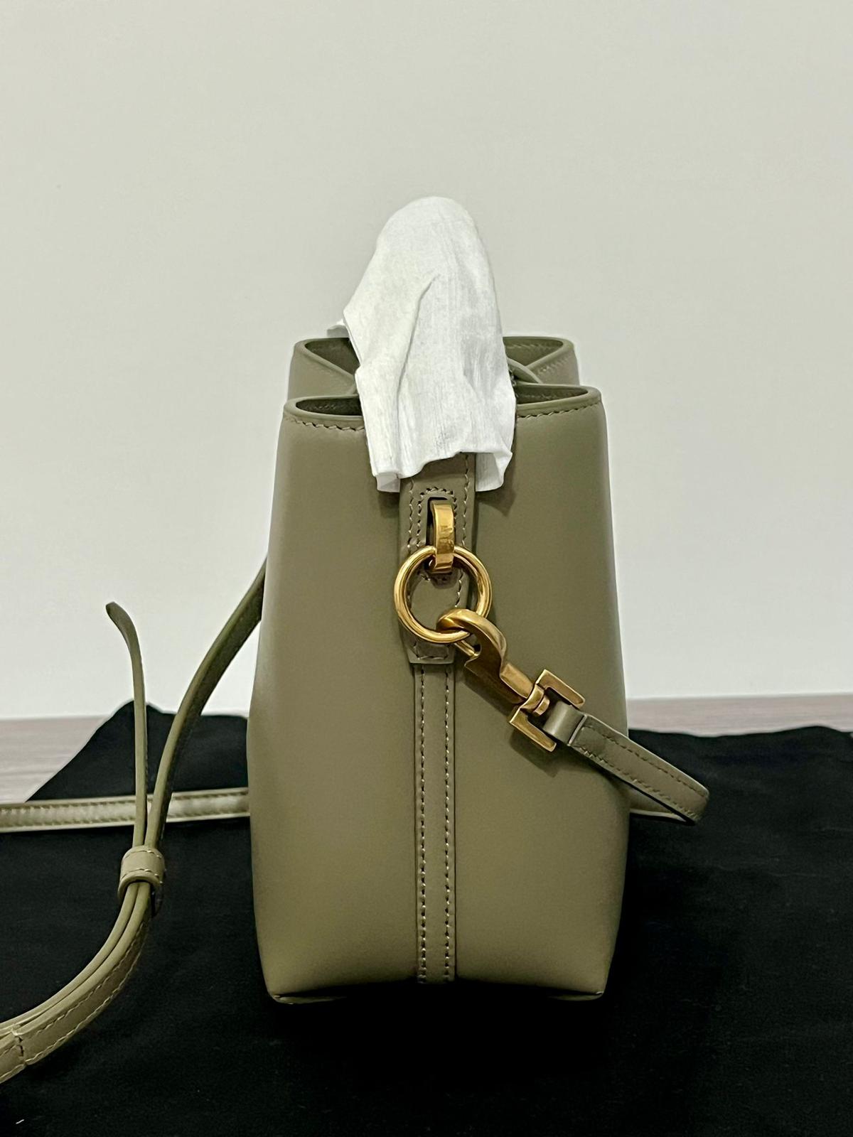 Saint Laurent Le 37 - Borsa a Secchiello in Pelle Verde