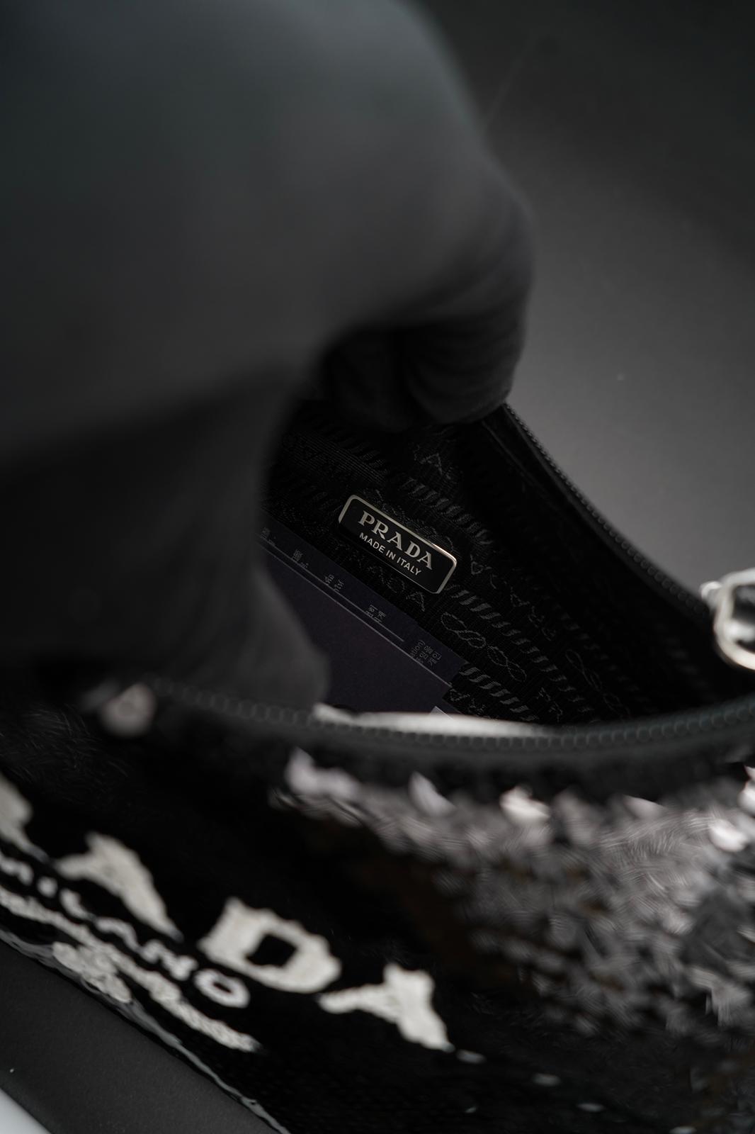 Prada Re-Edition 2000 con Paillettes - Nera