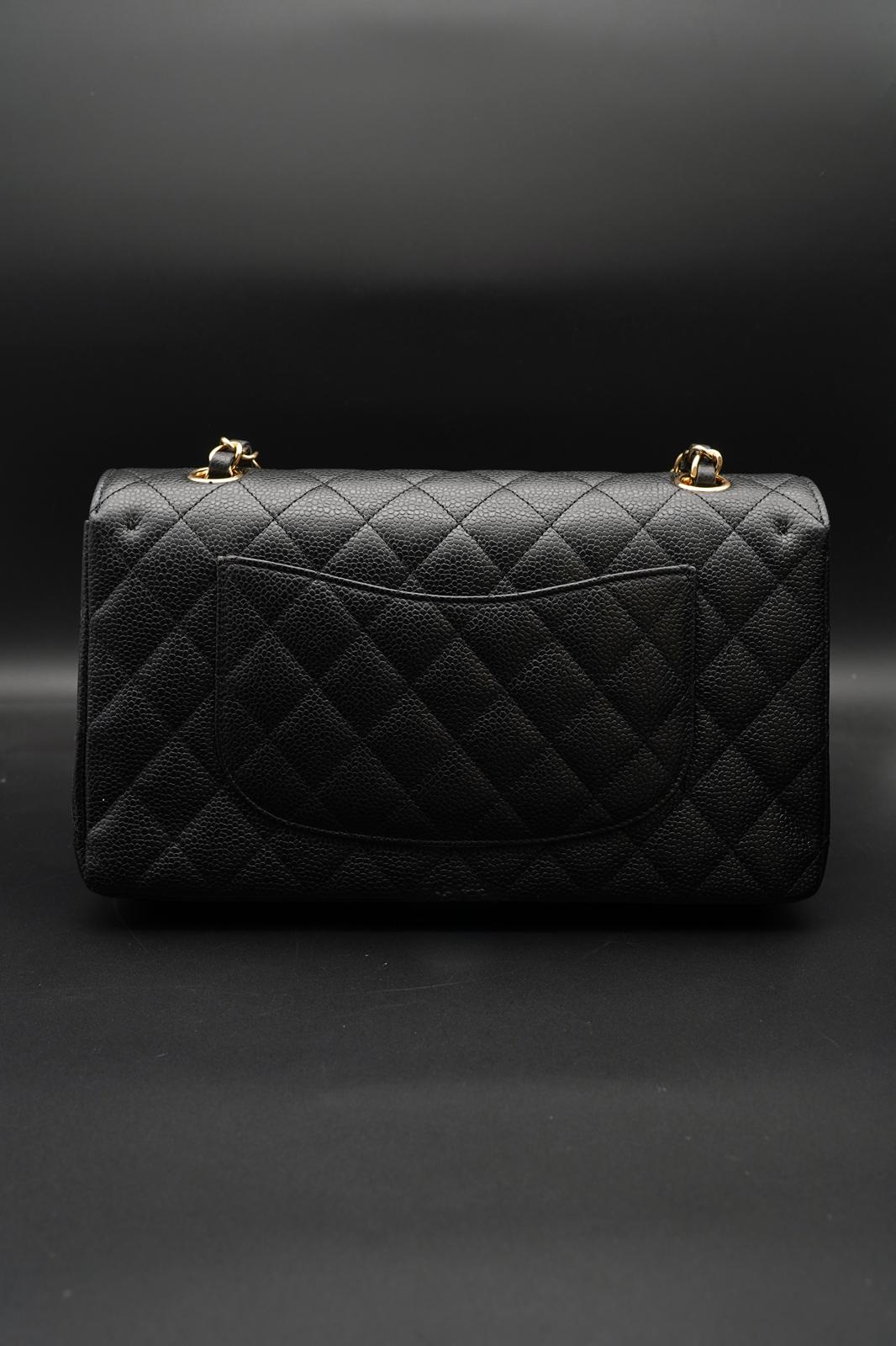 Chanel Classic Flap Bag - Pelle Nera con Interno Bordeaux