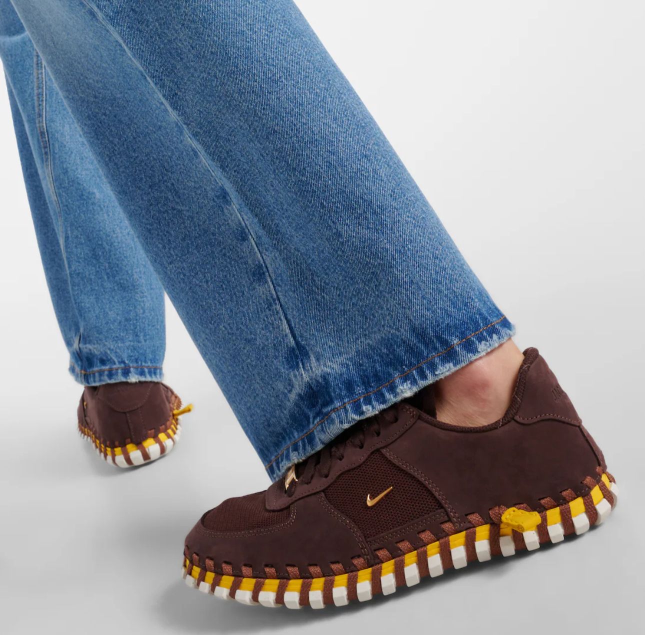 Jacquemus + Nike J Force 1 marrone