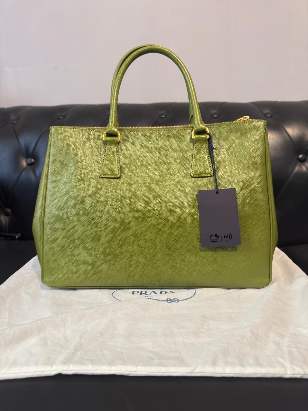 Prada Galleria Saffiano – Colore Edera
