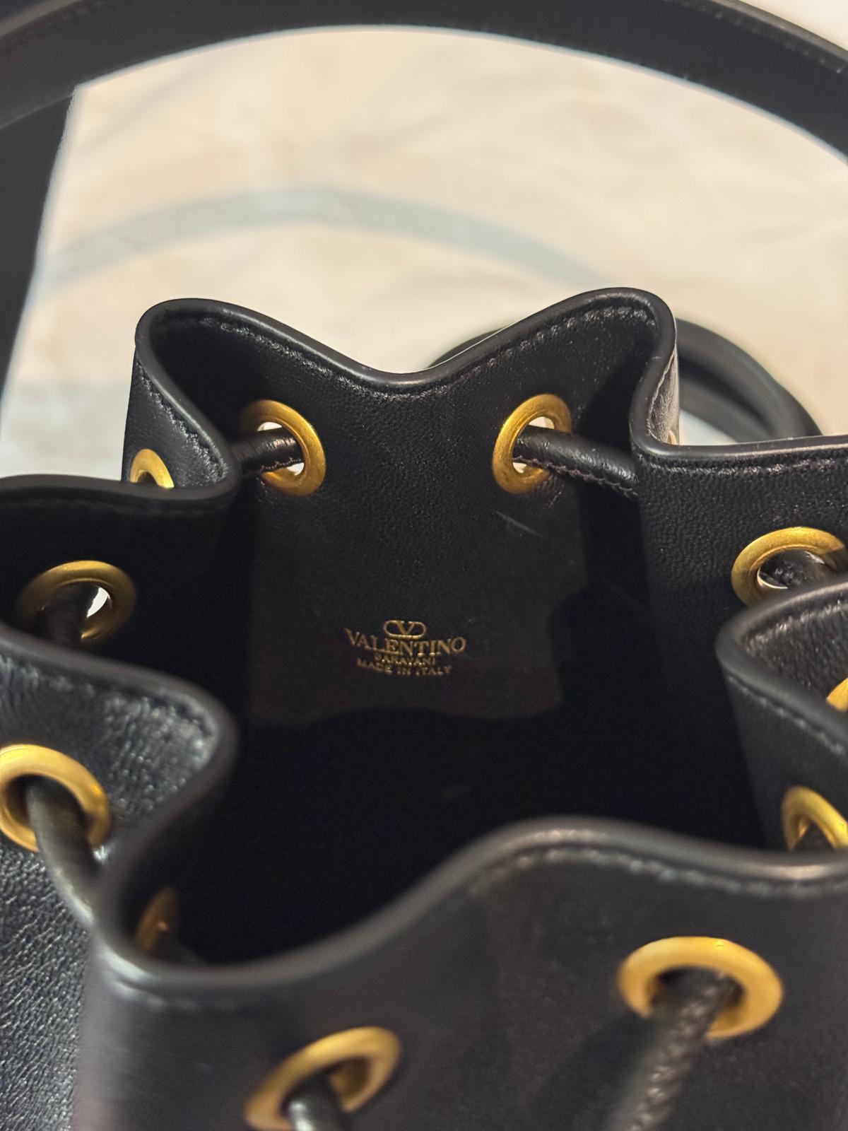 Valentino - Borsa a Secchiello in Pelle Nera