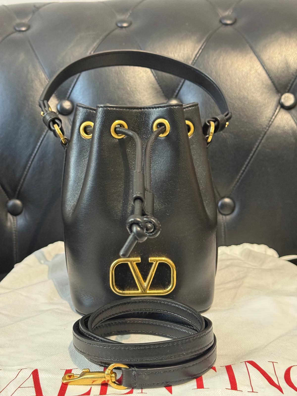 Valentino - Borsa a Secchiello in Pelle Nera