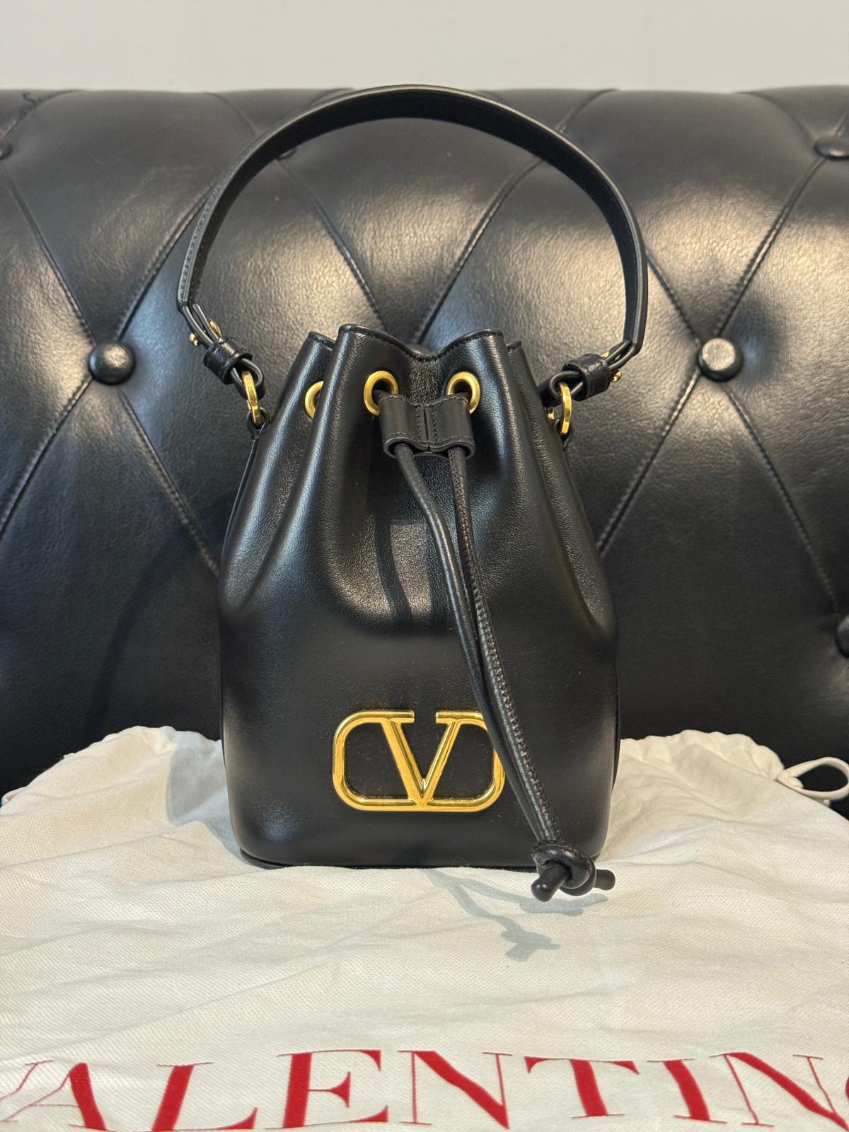 Valentino - Borsa a Secchiello in Pelle Nera