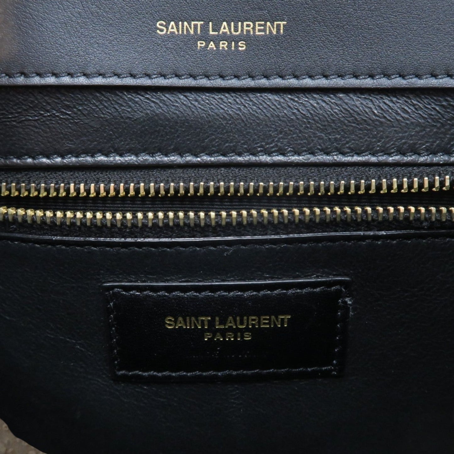 Saint Laurent Envelope Chain Bag in Pelle Verniciata Nera