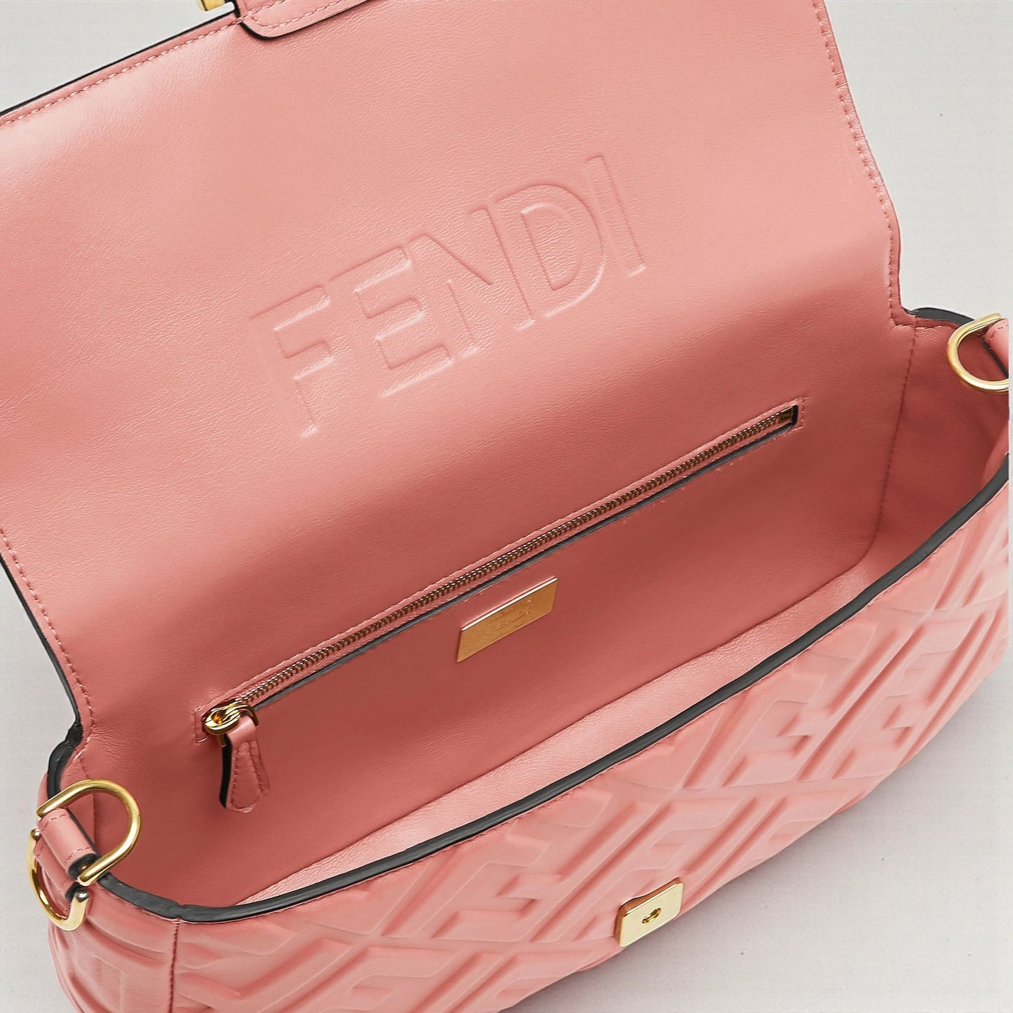 Fendi Baguette rosa pesca