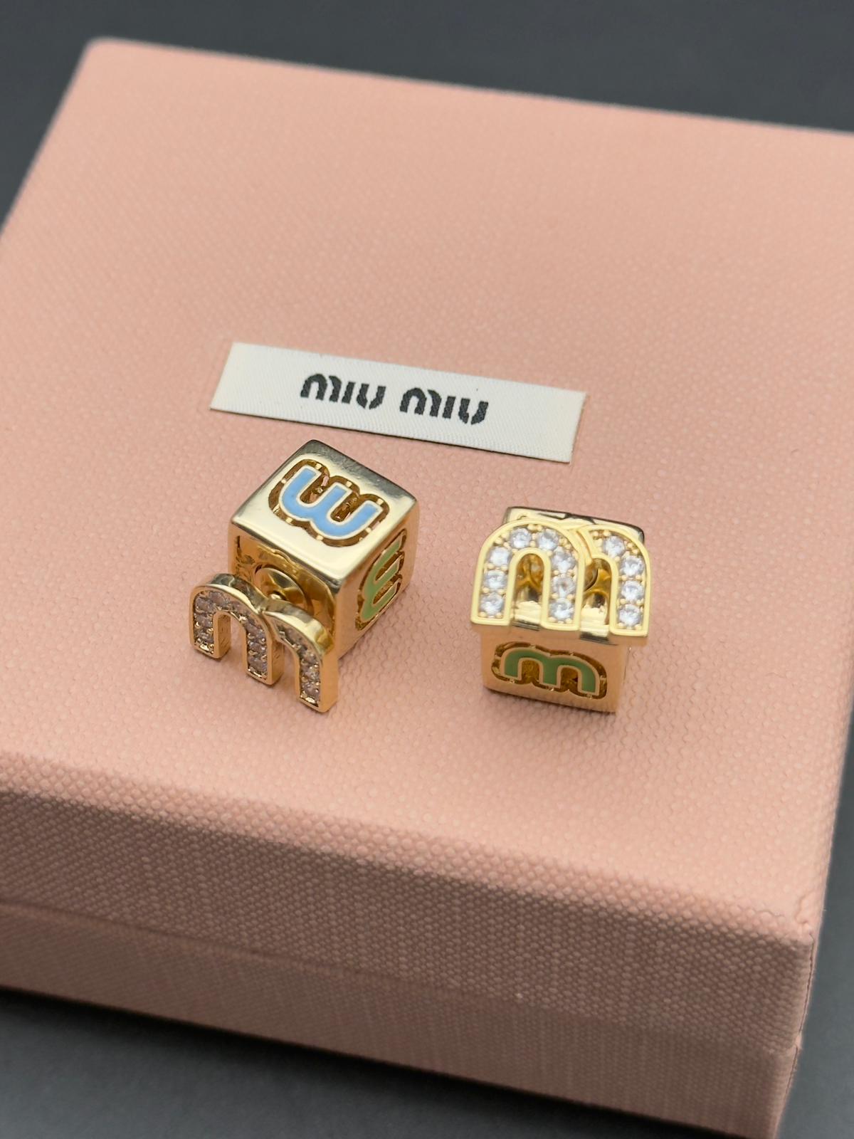 Miu Miu orecchini con Logo Smaltato