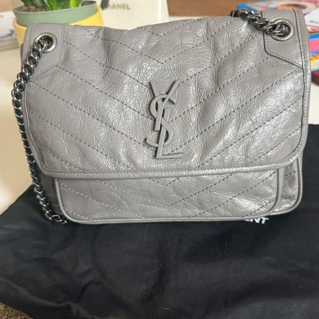 Saint Laurent Niki Media in Pelle Grigia