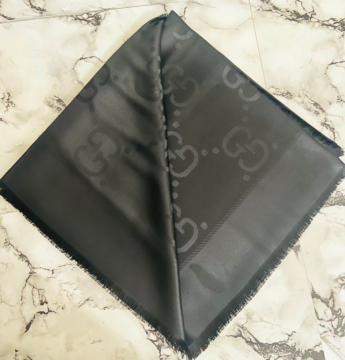 Gucci Sciarpa Nera con Motivo GG