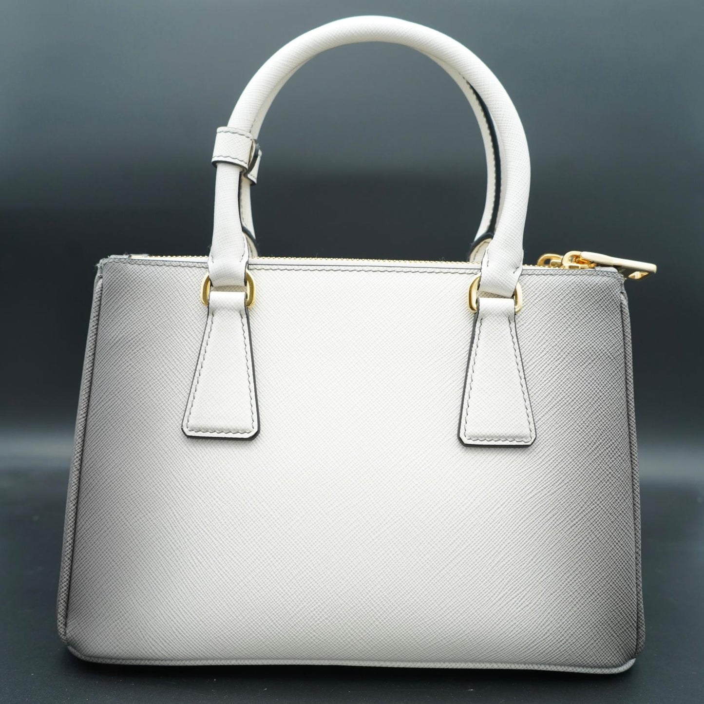 Prada Galleria Saffiano Small Bianca con sfumature grigie