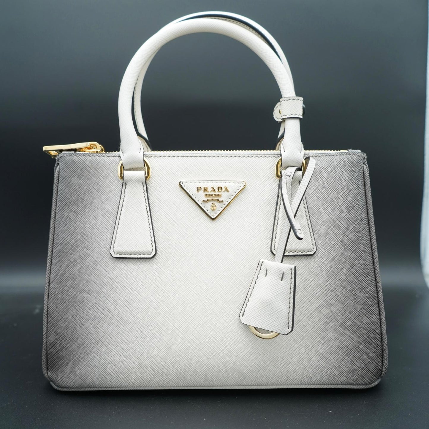 Prada Galleria Saffiano Small Bianca con sfumature grigie