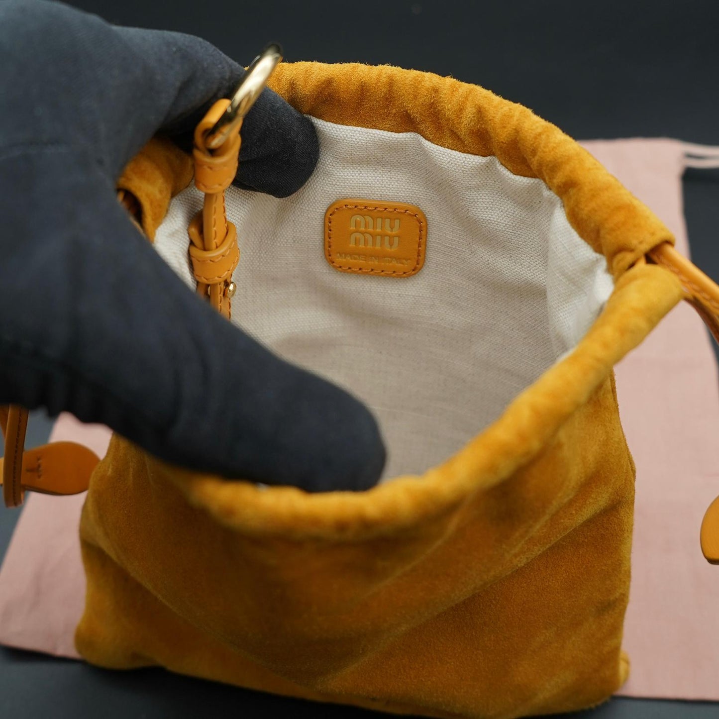 Miu Miu pouch in camoscio