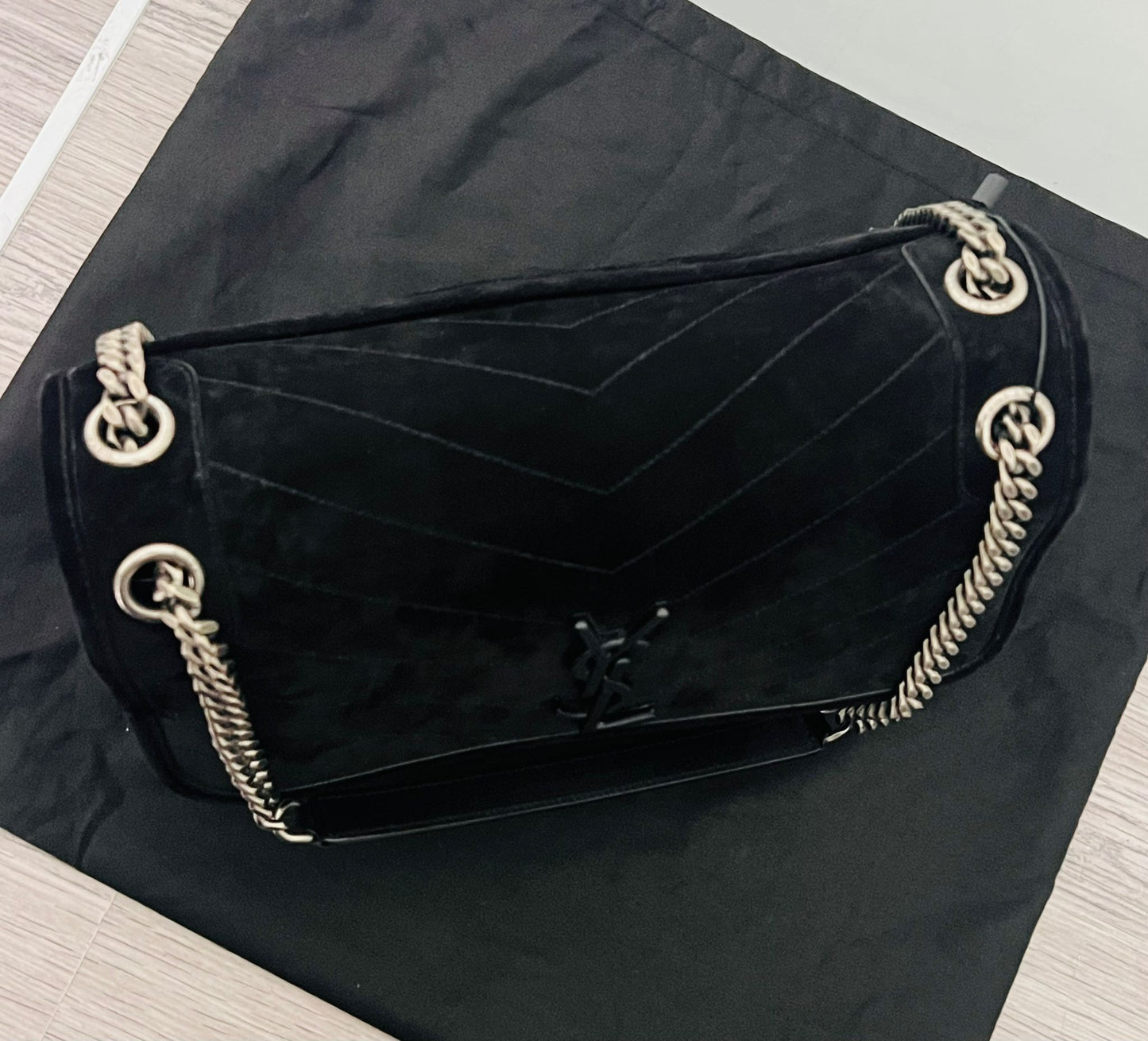 Saint Laurent Niki Media in pelle scamosciata nera
