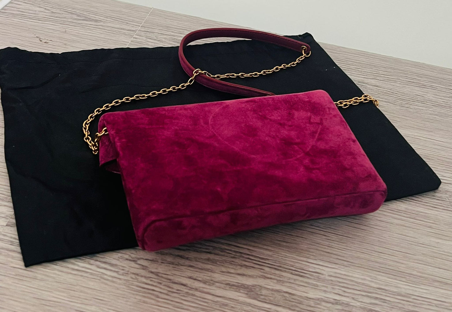 Saint Laurent Pochette piccola Cassandra in suede Deep Fucsia
