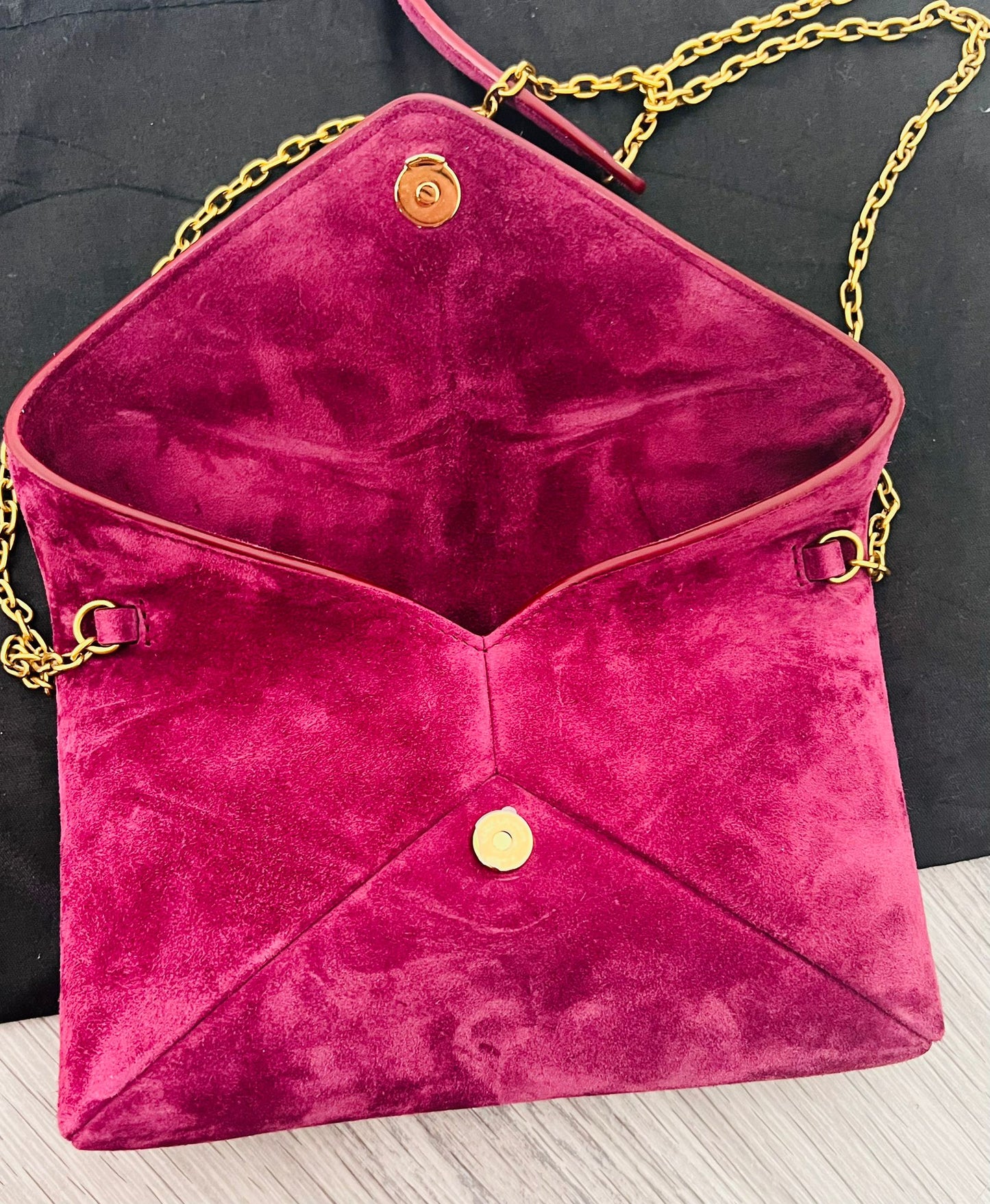 Saint Laurent Pochette piccola Cassandra in suede Deep Fucsia