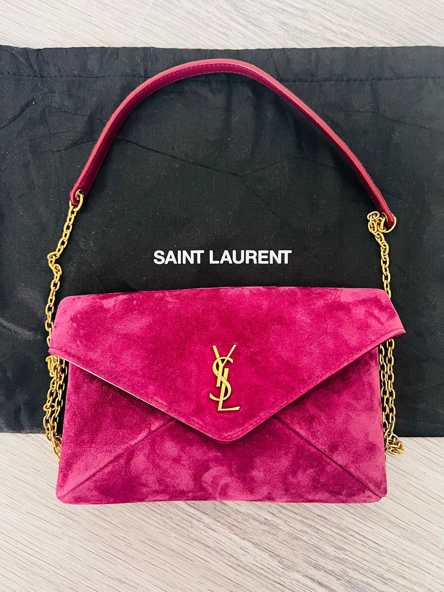 Saint Laurent Pochette piccola Cassandra in suede Deep Fucsia