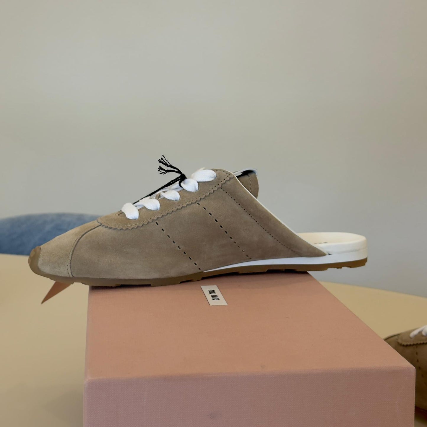 Miu Miu Sabot Plume in Pelle Scamosciata Color Deserto