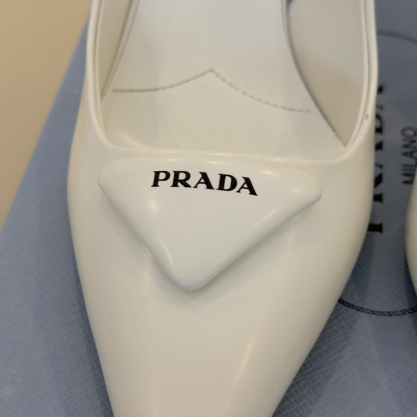 Prada Décolleté Slingback in Pelle Spazzolata Bianca