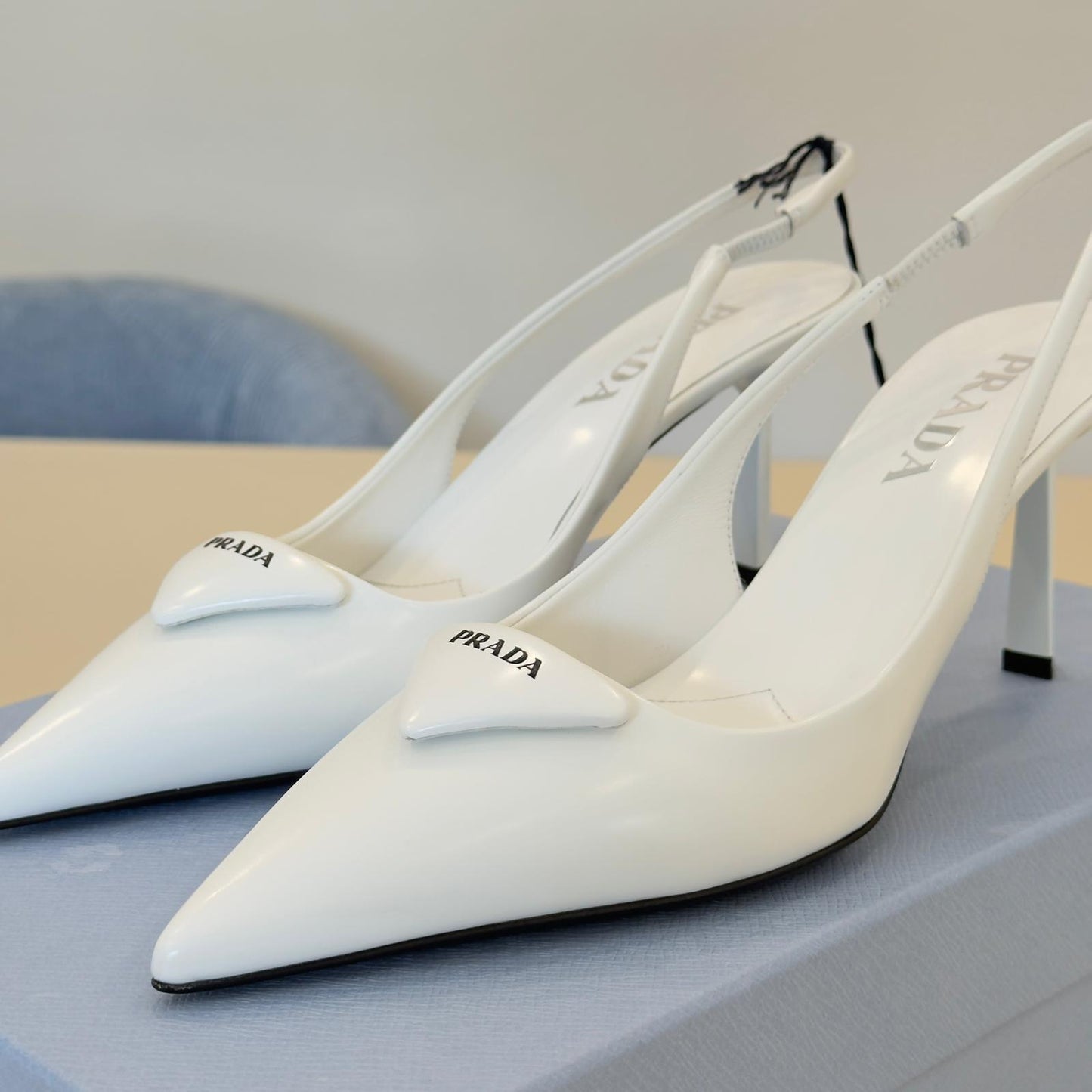 Prada Décolleté Slingback in Pelle Spazzolata Bianca