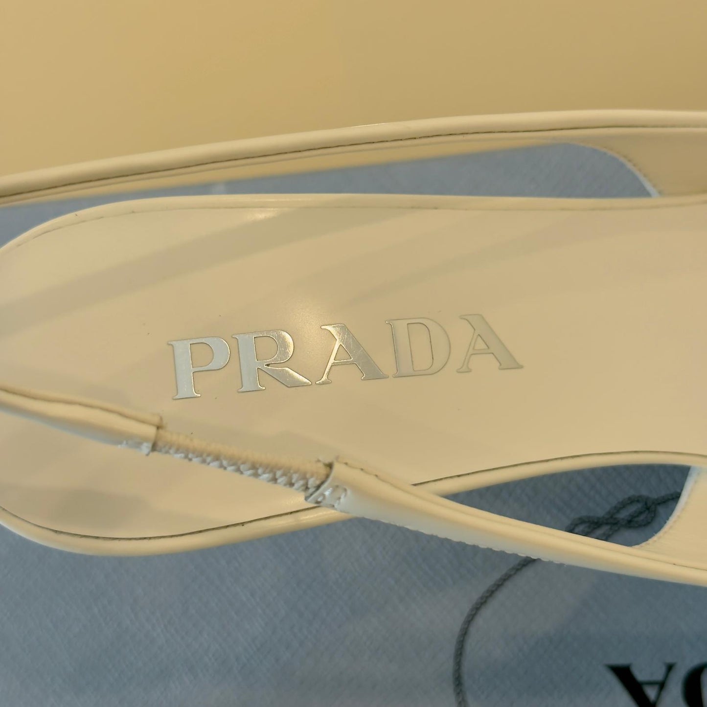 Prada Décolleté Slingback in Pelle Spazzolata Bianca