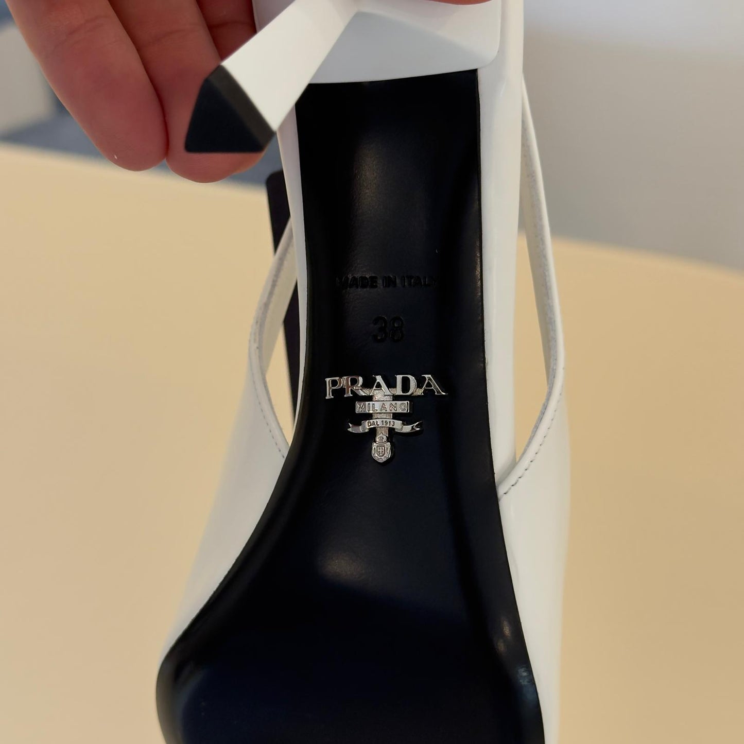 Prada Décolleté Slingback in Pelle Spazzolata Bianca