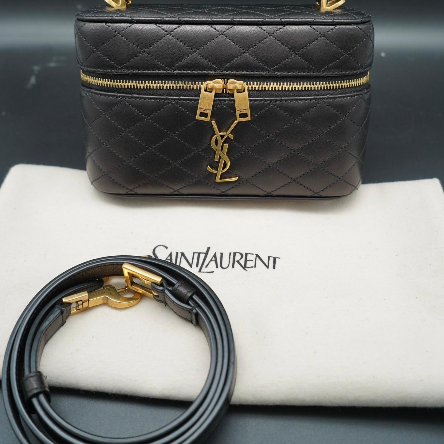 Saint Laurent Vanity in Pelle Nera Medium