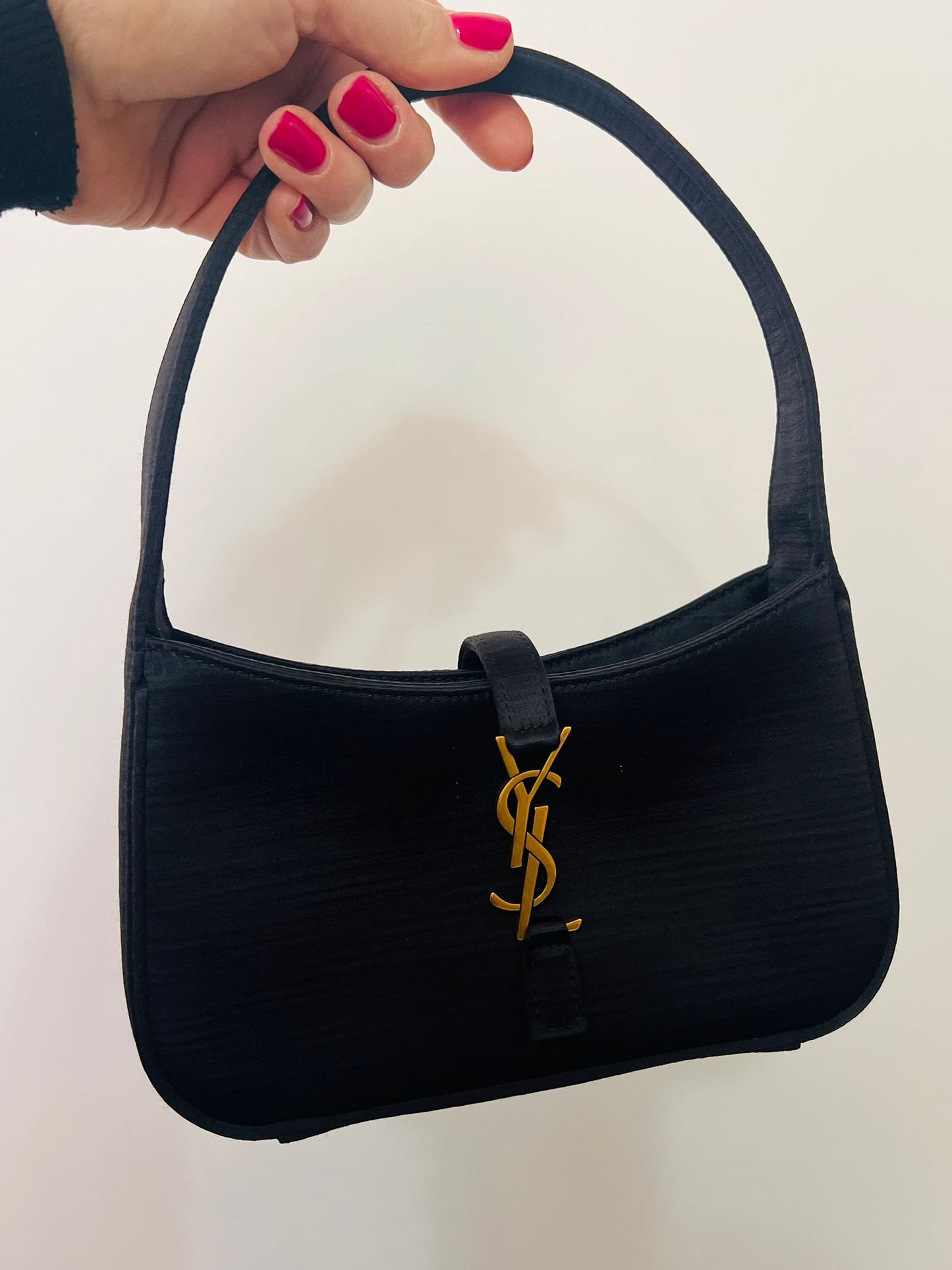 Saint Laurent Borsa Le 5 à 7 Mini in Raso di Seta