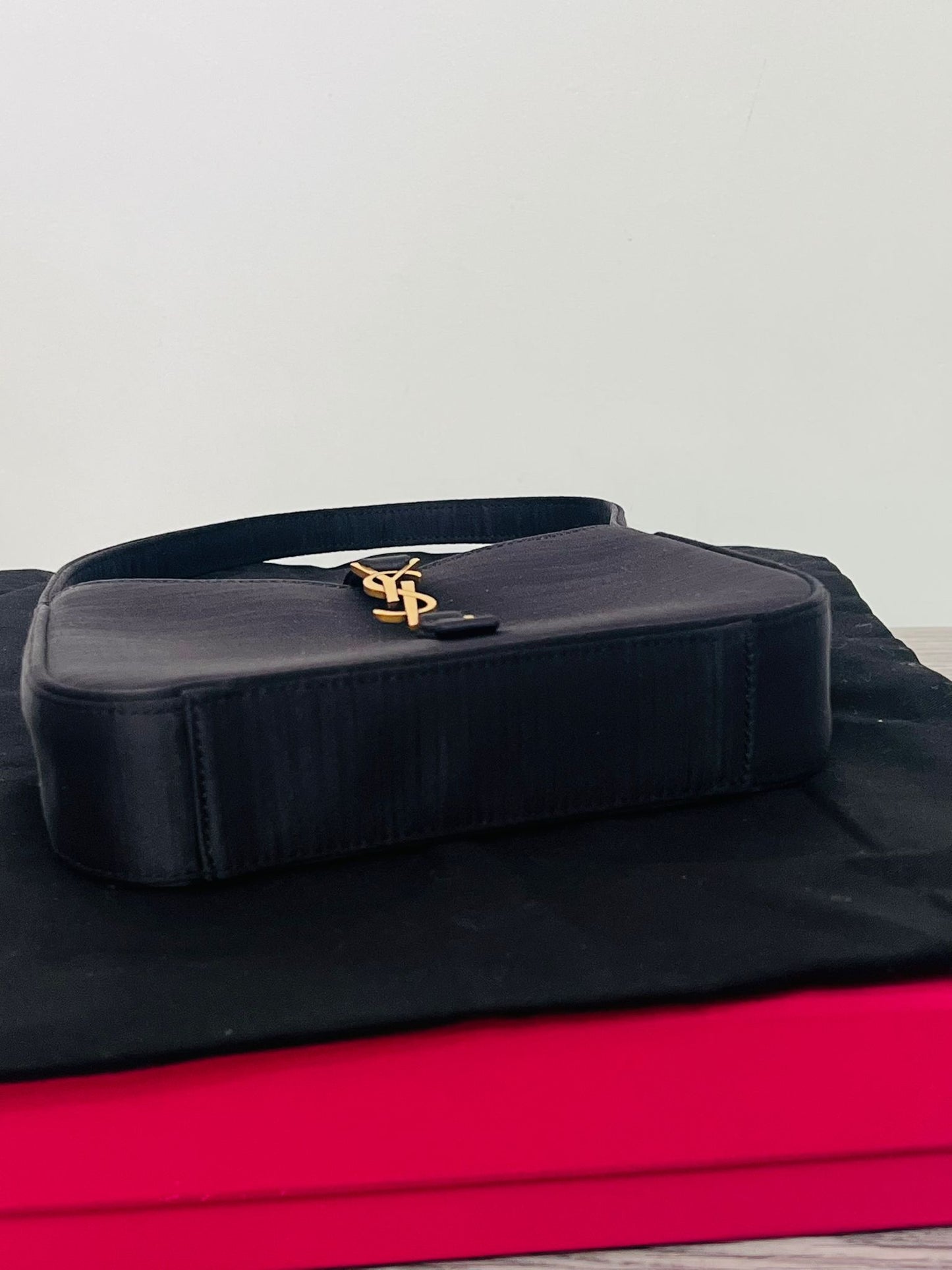 Saint Laurent Borsa Le 5 à 7 Mini in Raso di Seta