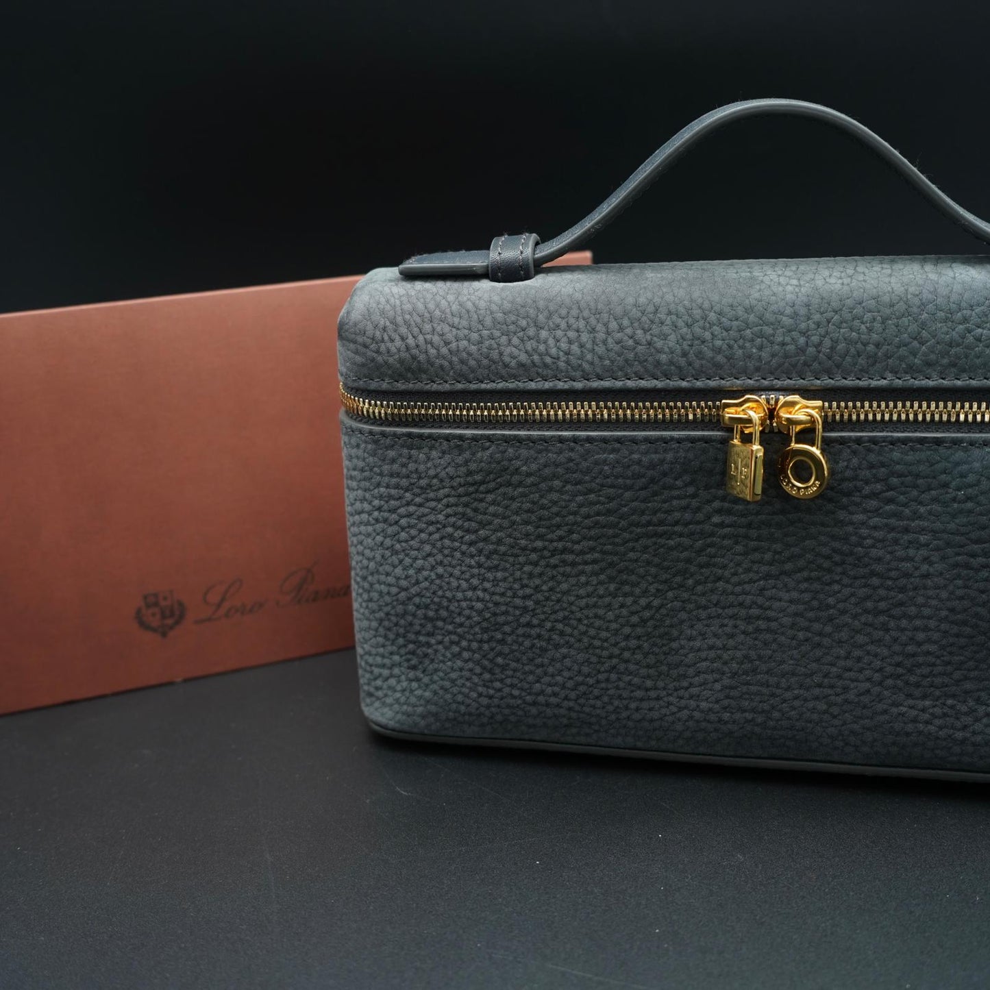 Loro Piana Vanity L19 in pelle grigia