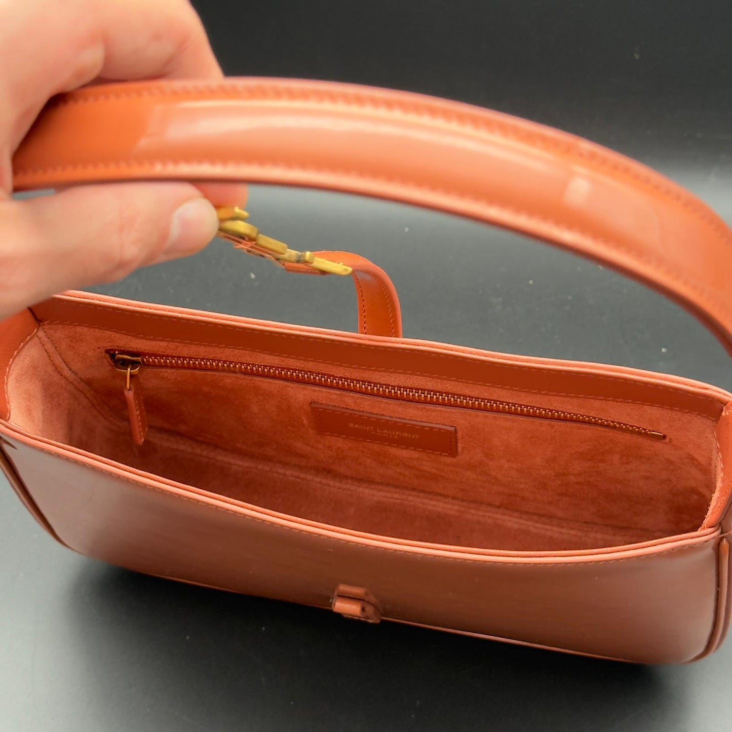 Saint Laurent Le 5 à 7 Shoulder Bag in vernice cognac