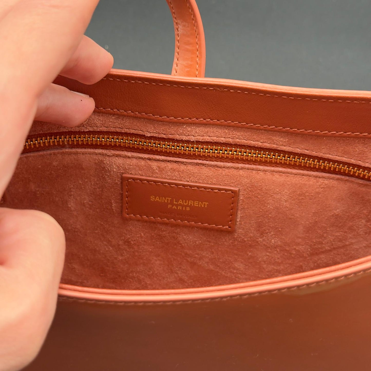 Saint Laurent Le 5 à 7 Shoulder Bag in vernice cognac