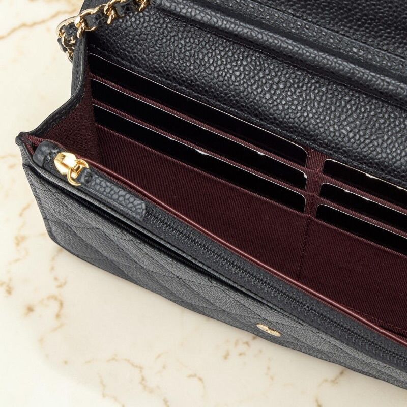 Chanel Wallet On Chain in pelle Caviar nera con hardware oro