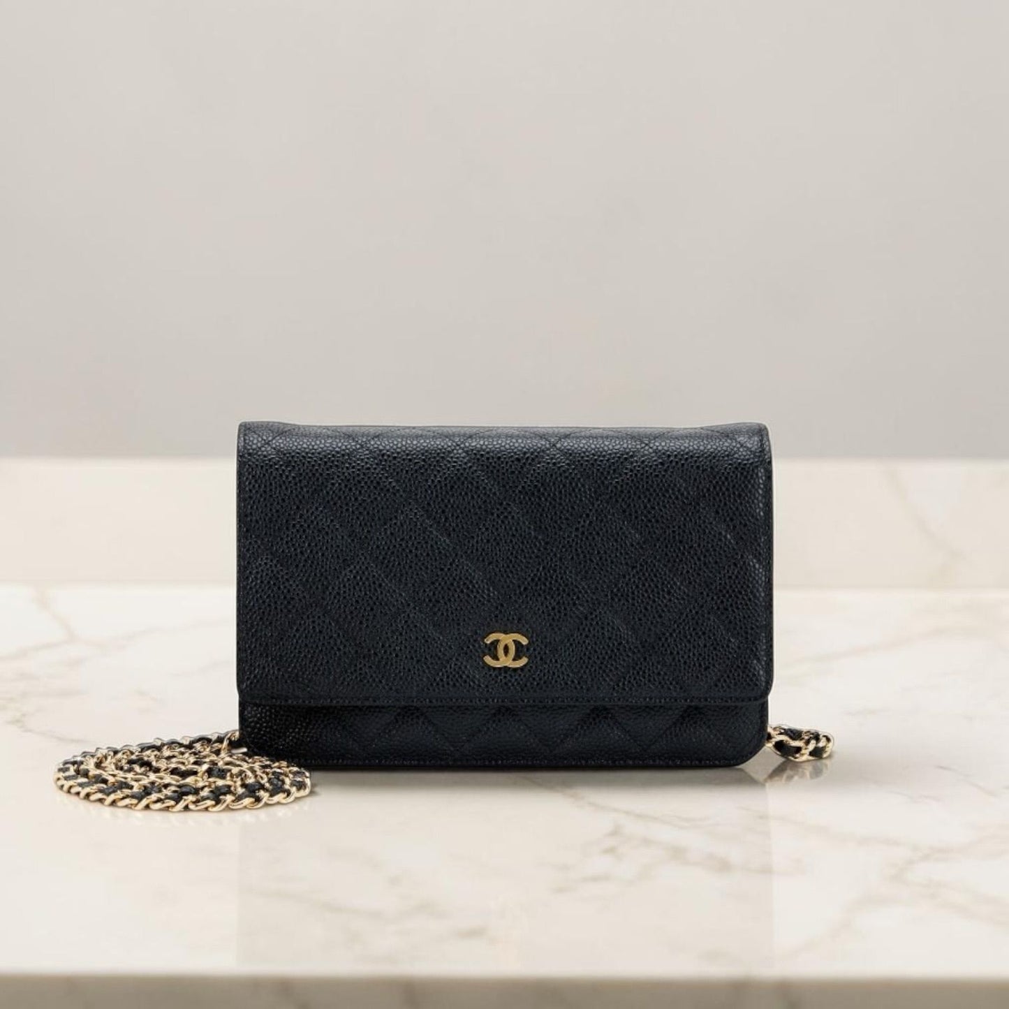 Chanel Wallet On Chain in pelle Caviar nera con hardware oro