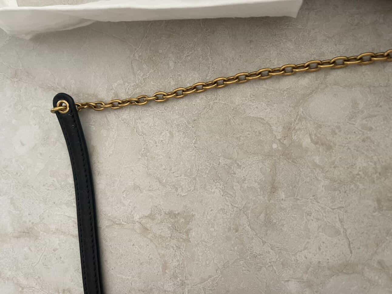 Saint Laurent Cassandre Envelope Pouch con catena