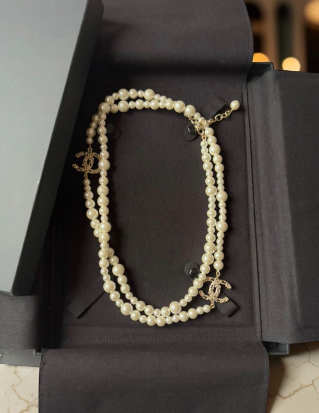 Chanel collana lunga con logo intrecciato CC