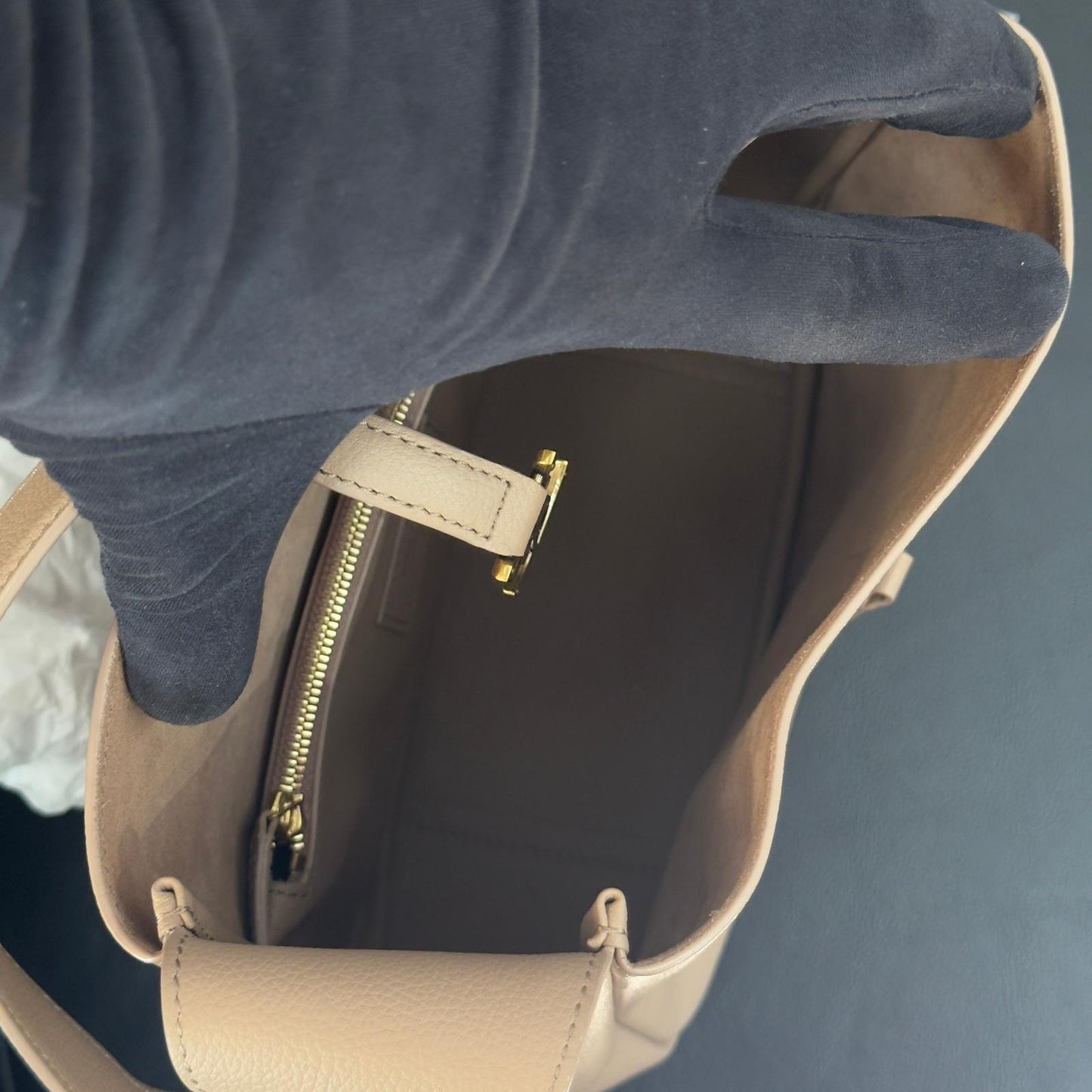 Saint Laurent Le 5 à 7 Small ecru and camel