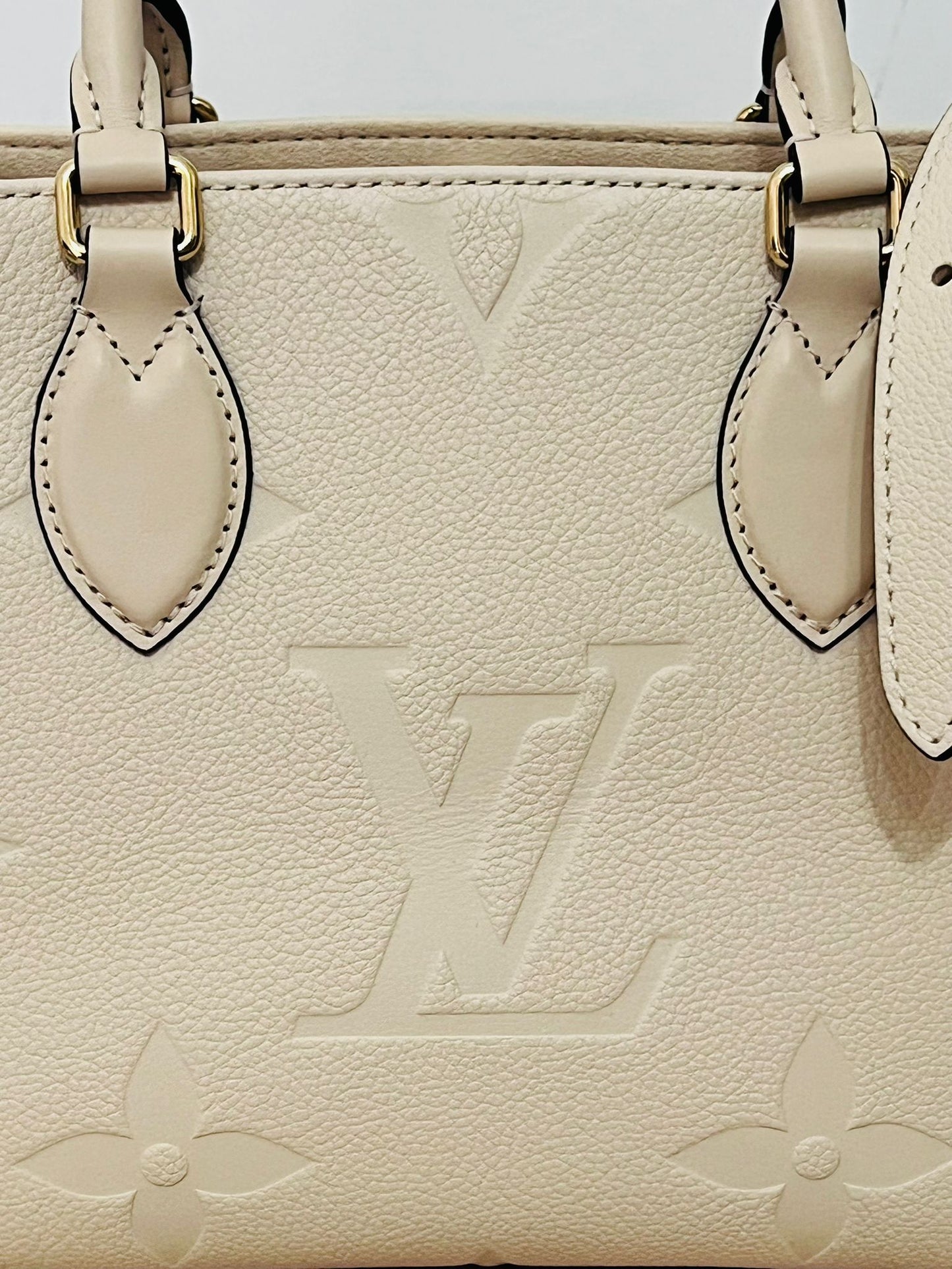 Louis Vuitton OntheGO PM Beige Crème