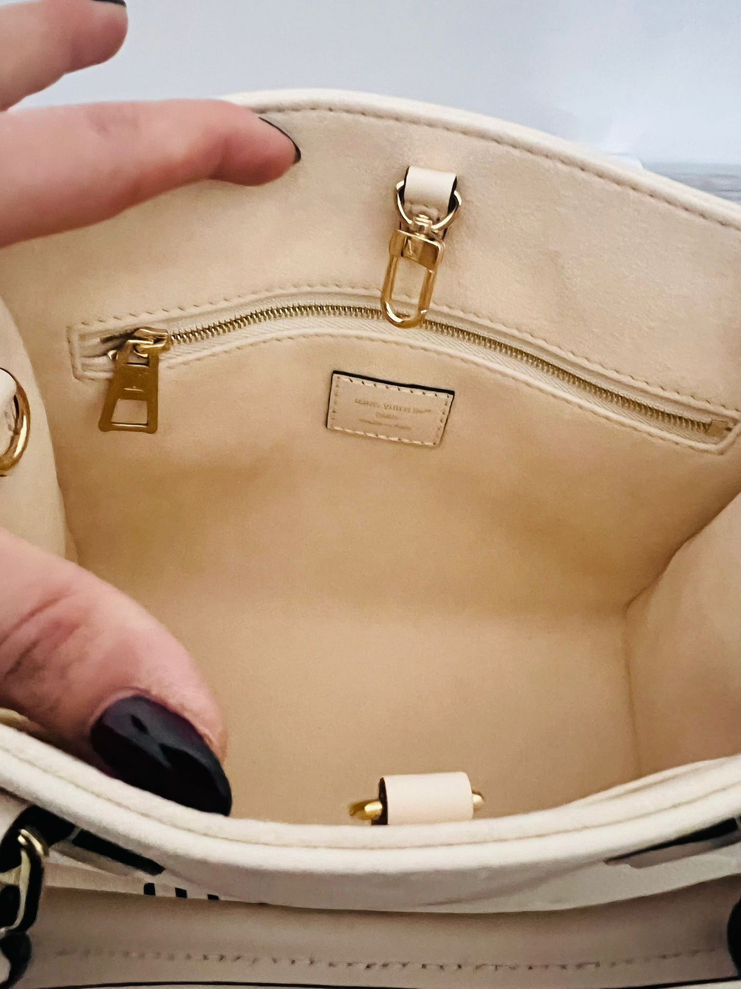 Louis Vuitton OntheGO PM Beige Crème