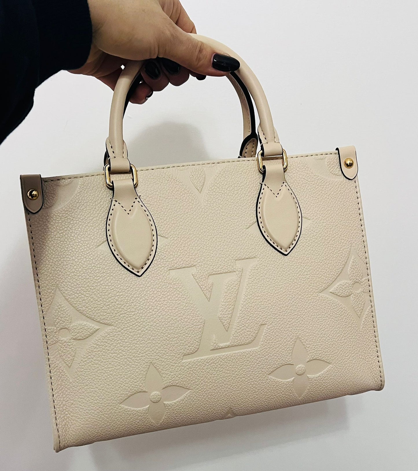 Louis Vuitton OntheGO PM Beige Crème