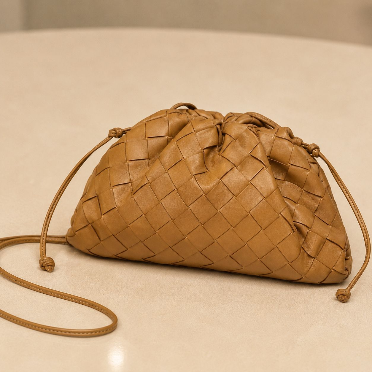 Bottega Veneta Mini Pouch Intrecciata in pelle marrone