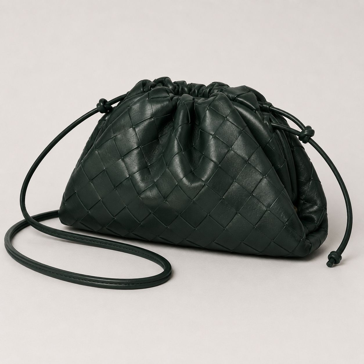 Bottega Veneta Mini Pouch Intrecciata in pelle verde scuro